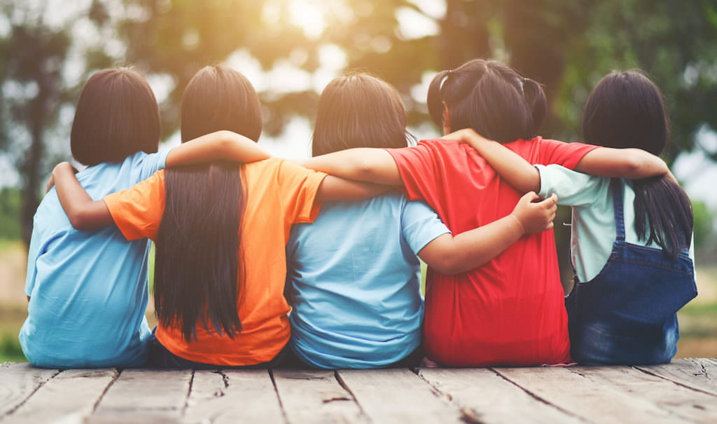 Las cuatro habilidades sociales que necesitan los niños para hacer amigos